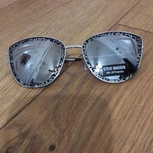 🆕 Steve Madden cat eye blk/silver sunglasses